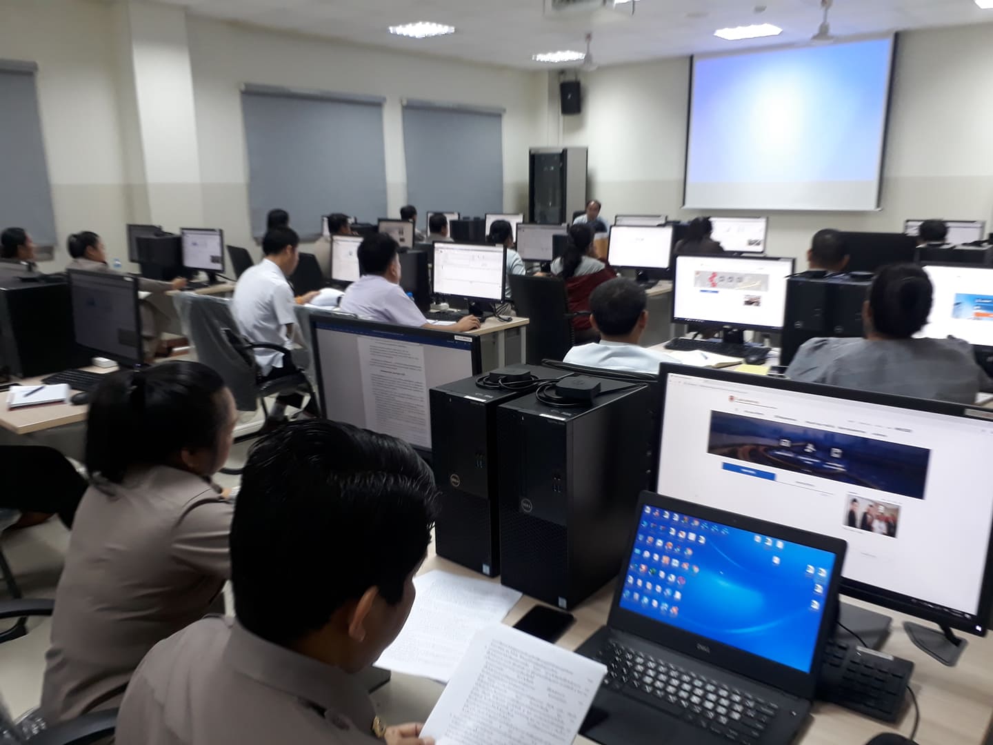 ກະ​ຊວງ​ການ​ເງິນ​ຍົກ​ລະ​ດັບ​ວຽກ​ງານ​ຄຸ້ມ​ຄອງ​ລາຍ​ຮັບ​ສ່ວຍ​ສາ​ອາ​ກອນດ້ວ​ຍ​ລະ​ບົບ​ທັນ​ສະ​ໄໝ