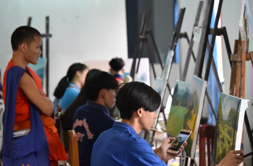 ນັກສຶກສາ 25 ຄົນ ຍົກລະດັບຄວາມຮູ້ການແຕ້ມຮູບສີນໍ້າມັນ