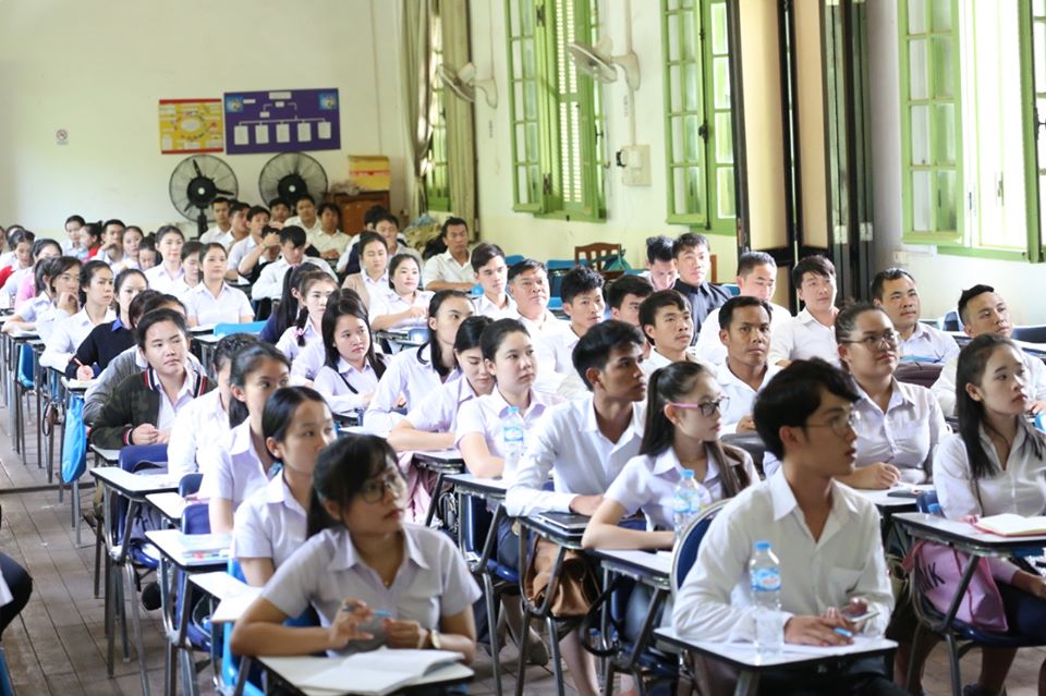 ບັນຫາຄູເຫຼືອບໍ່ພໍຢູ່ລາວຍັງ ແກ້ໄຂບໍ່ຕົກ