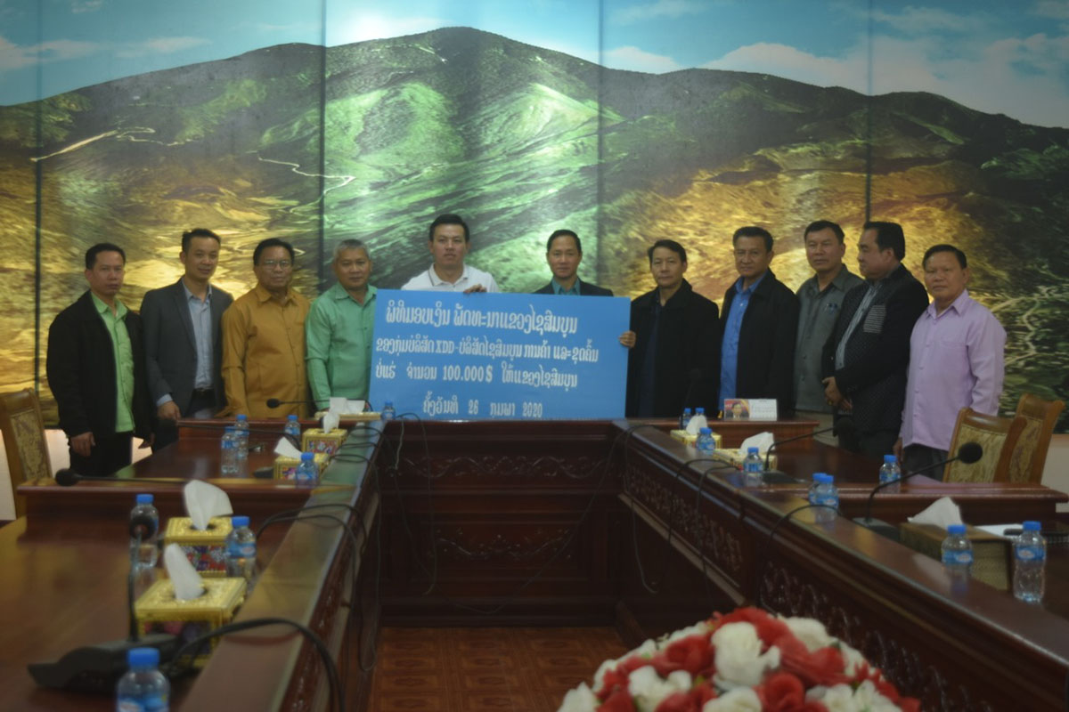 ກຸ່ມບໍລິສັດ XDD ມອບເງິນຈໍານວນ 100,000 ໂດລາ ໃຫ້ແຂວງໄຊສົມບູນ