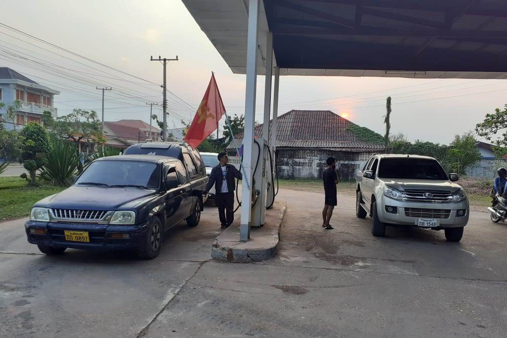 ສະຫວັນນະເຂດແຈ້ງການດ່ວນຫ້າມຂາຍນໍ້າມັນໃຫ້ຜູ້ຊື້ເພື່ອກັກຕຸນ