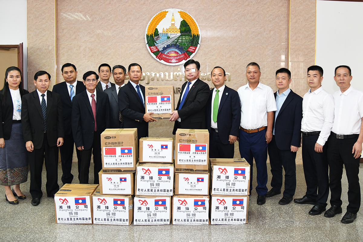 ສປ ຈີນ ມອບເຄື່ອງຊ່ວຍເຫຼືອເພື່ອຕ້ານພະຍາດ COVID-19 ໃຫ້ແກ່ ສປປ ລາວ
