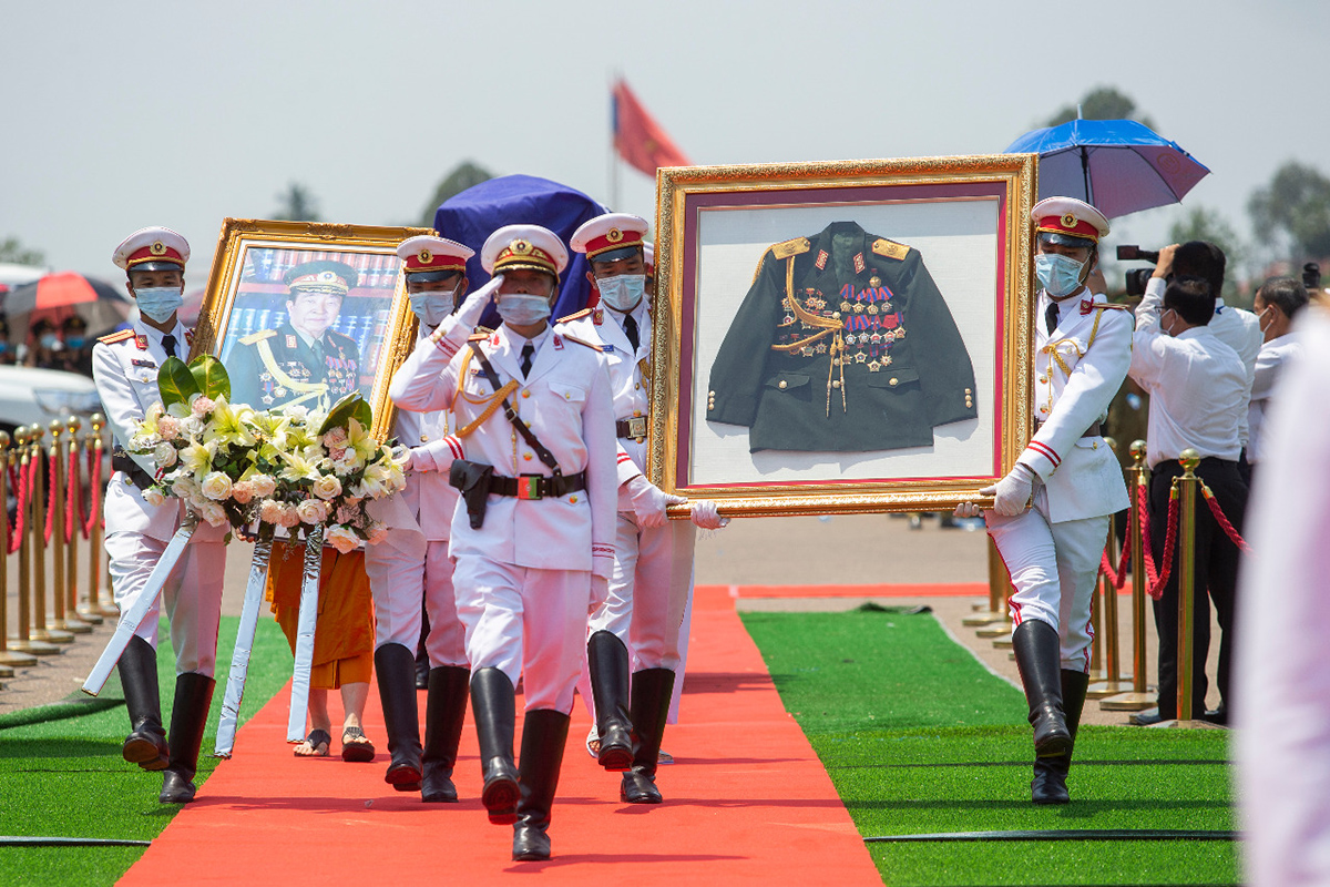 ປະເທດຊາດ ແລະ ປວງຊົນລາວ ຈາລຶກບຸນຄຸນ ພົນເອກ ສີສະຫວາດ ແກ້ວບຸນພັນ