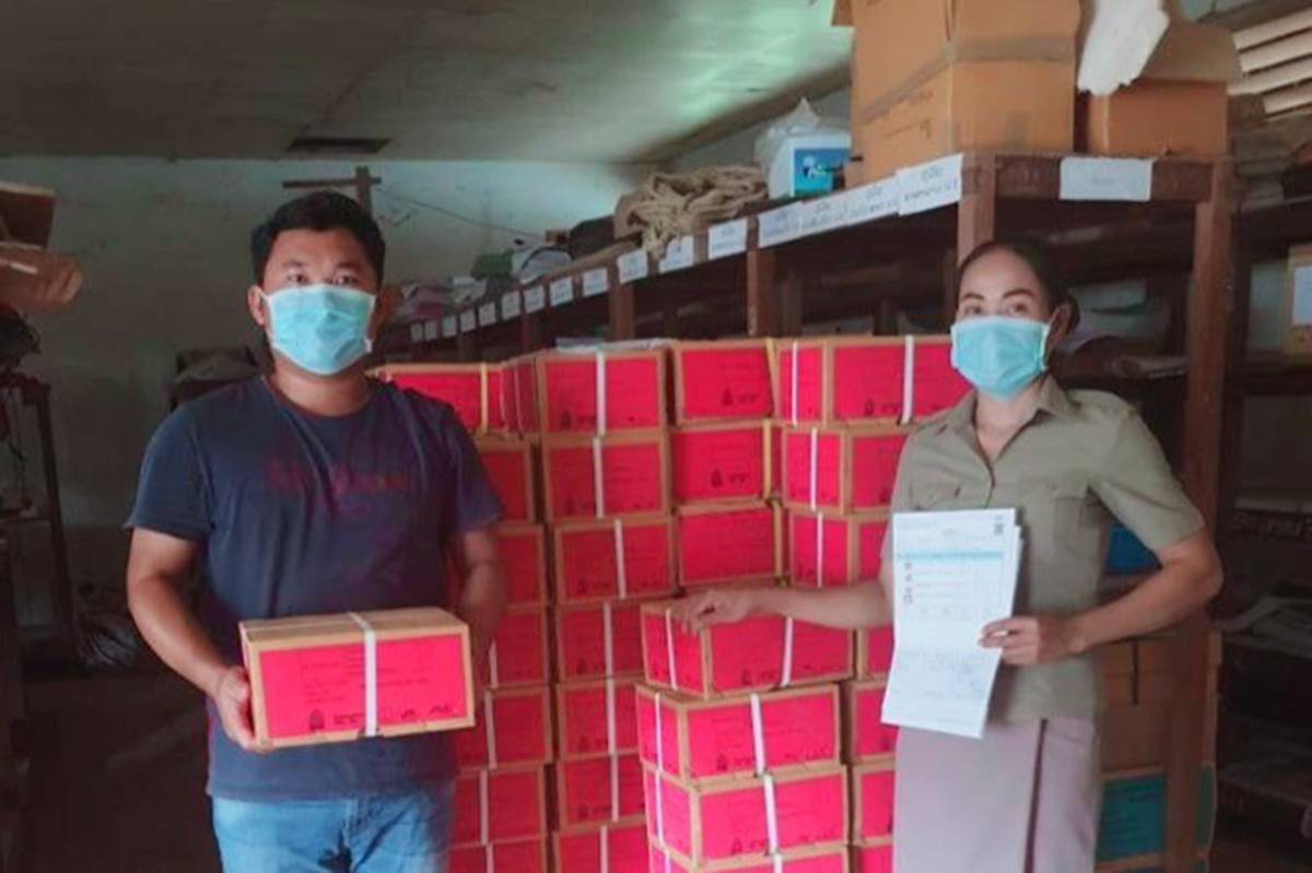 ກະຊວງ ສສກ ຈັດສົ່ງປຶ້ມແບບຮຽນສະບັບປັງປຸງໃໝ່ສຳລັບຊັ້ນປະຖົມສຶກສາປີທີ 2