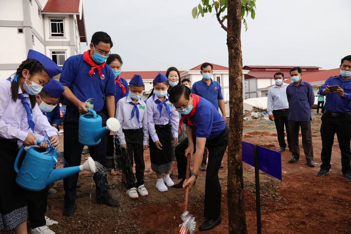 ນາຍົກ ເຂົ້າຮ່ວມພິທີປູກຕົ້ນໄມ້ເນື່ອງໃນວັນປຸກຕົ້ນໄມ້ແຫ່ງຊາດ