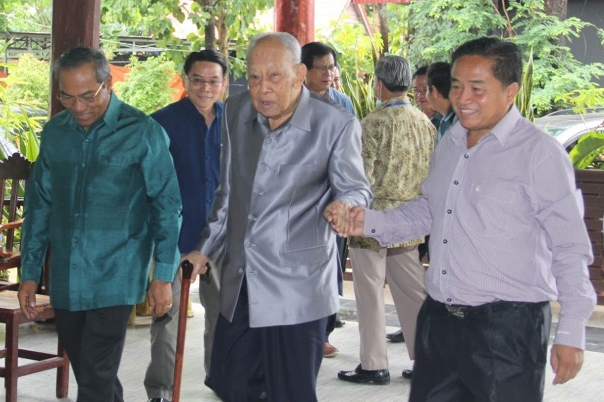 ທ່ານ ຄໍາໄຕ ເນັ້ນໃຫ້ການນໍາແຂວງອັດຕະປື ຖືເອົາວຽກງານການສ້າງສັງຄົມນິຍົມ ເປັນວຽກງານສຳຄັນ