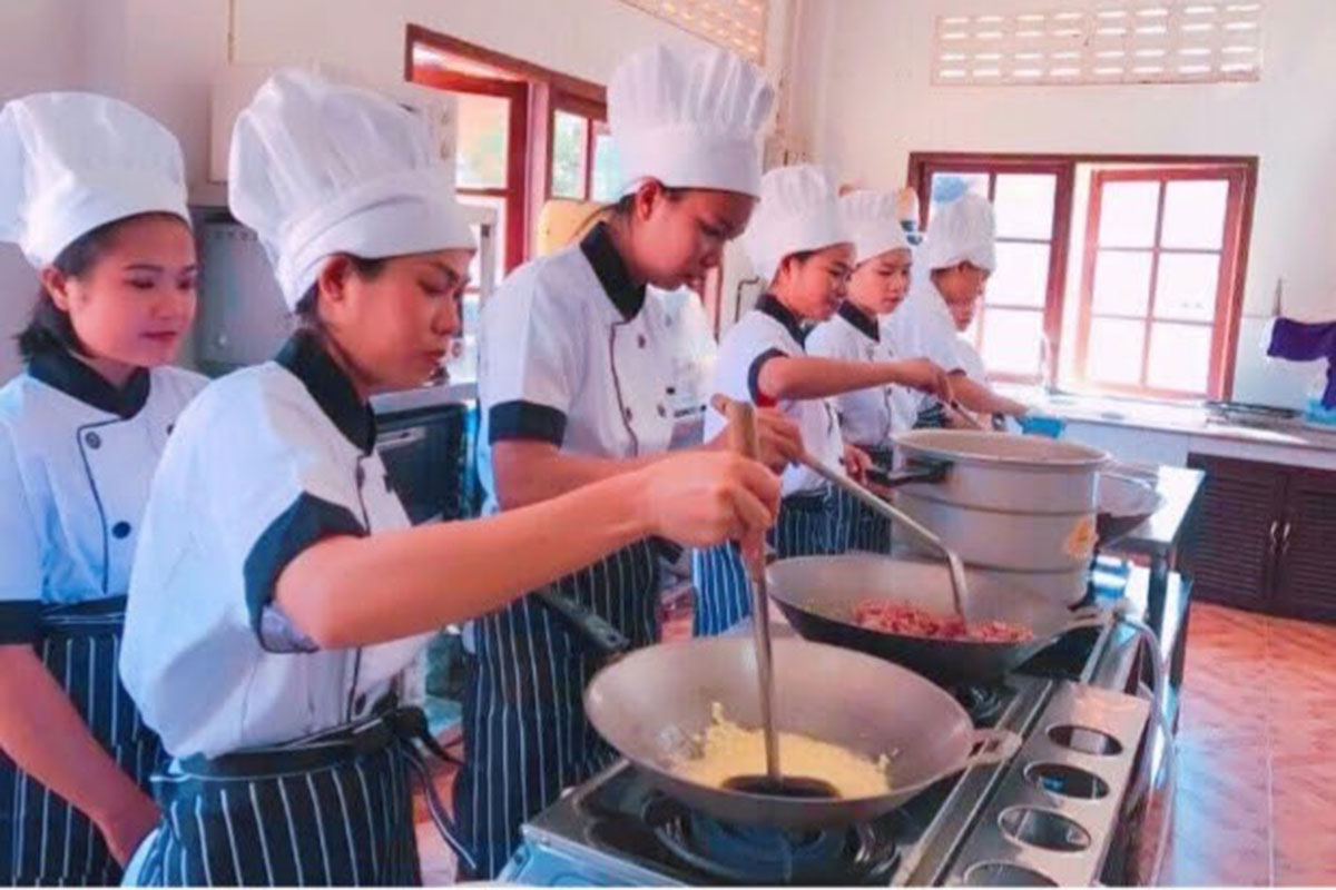 ມີ 65 ທຶນຮຽນຟຣີສໍາລັບນັກຮຽນທີ່ຈົບຊັ້ນປະຖົມທີ່ມີຖານະຄອບຄົວທຸກຍາກ