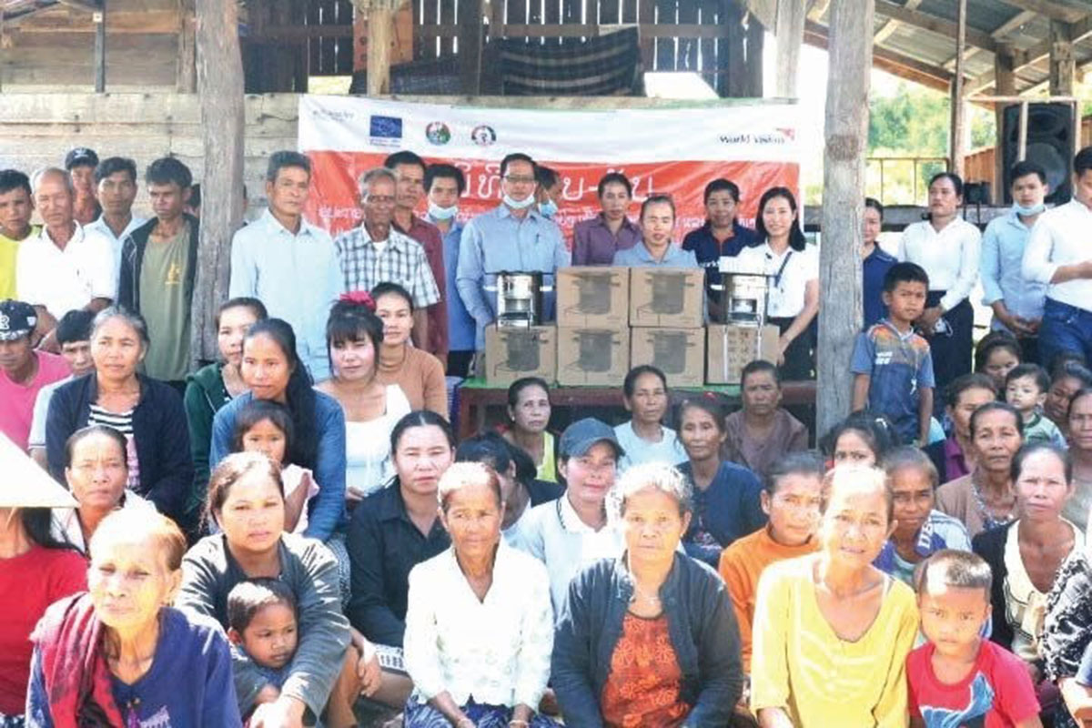 ສຸພານິມິດ ຊ່ວຍເຫຼືອເຕົາໄຟໄວໃຫ້ 10 ບ້ານເປົ້າໝາຍ