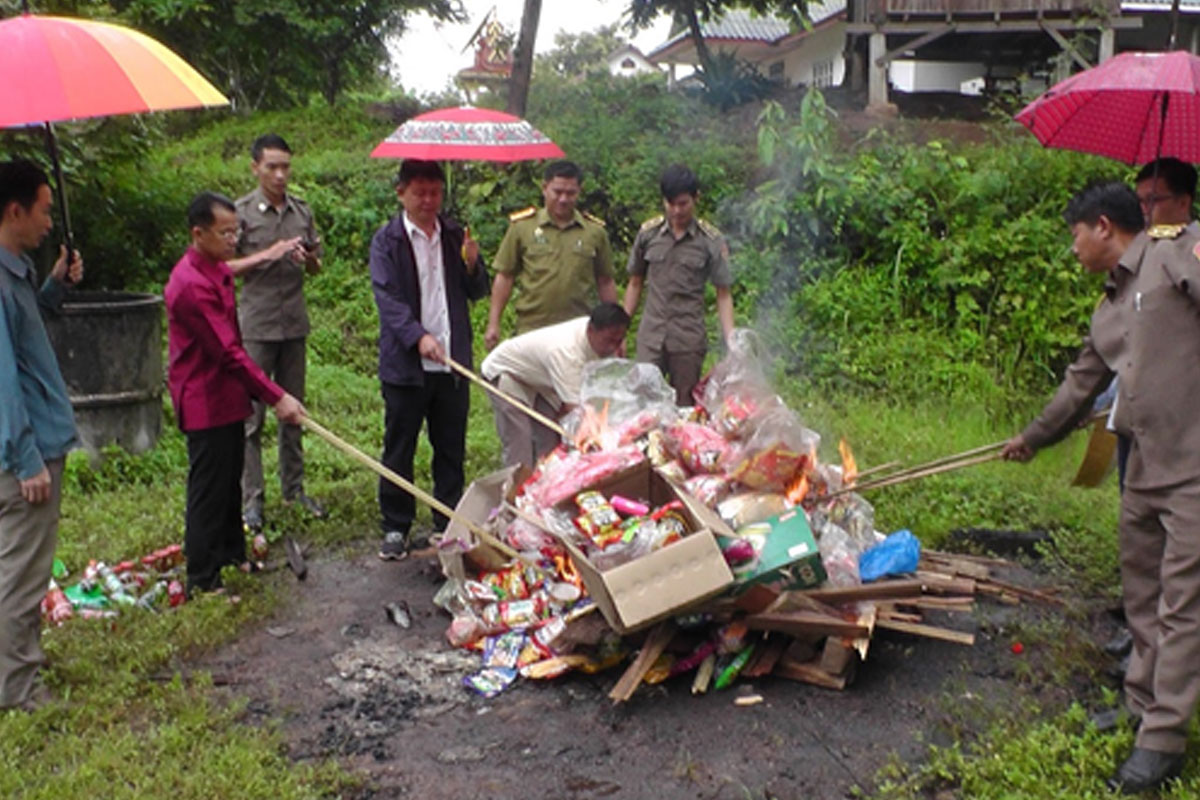 ທໍາລາຍສິນຄ້າໝົດອາຍຸ, ລອກຮຽນແບບ, ປອມແປງ, ສິນຄ້າເກືອດຫ້າມ ແລະ ສິນຄ້າບໍ່ຖືກຕ້ອງຕາມລະບຽບກົດໝາຍຢູ່ ເມືອງແບງ