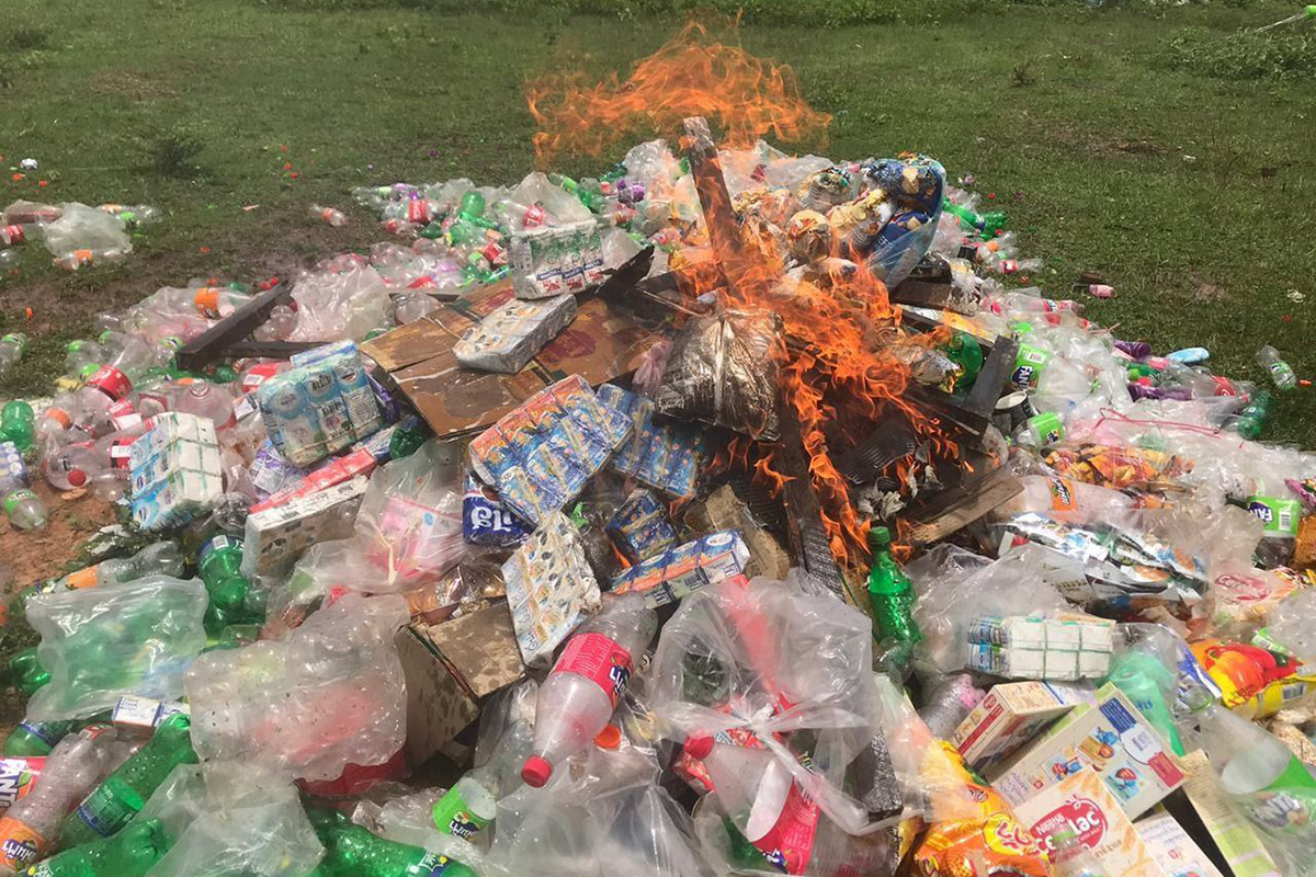 ເມືອງລະຄອນເພັງກວດພົບ 51 ຮ້ານມີສິນຄ້າໝົດອາຍຸ