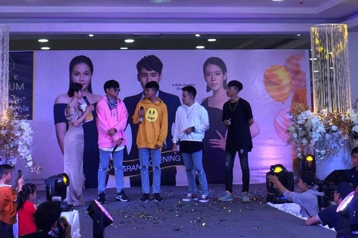 ເພງ ‘‘ໃສ່ໃຈໄດ້ແຕ່ມອງ’’ ແລະ ‘‘ຢາກເປັນລູກເຂີຍ’’ ເພງລາວທີ່ໄດ້ຮັບຄວາມນິຍົມຢູ່ໃນໂລກອອນລາຍໃນປັດຈຸບັນ