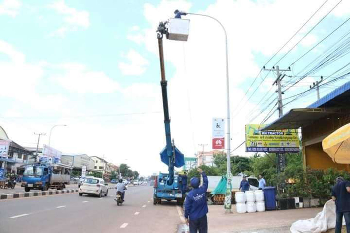 ເສັ້ນທາງ 21 ເສັ້ນ ໃນນະຄອນຫຼວງວຽງຈັນໄດ້ຮັບການປັບປຸງບໍາລຸງຮັກສາໄຟອໍານາດ ແລະ ປ່ຽນດອກໄຟເຍືອງທາງ