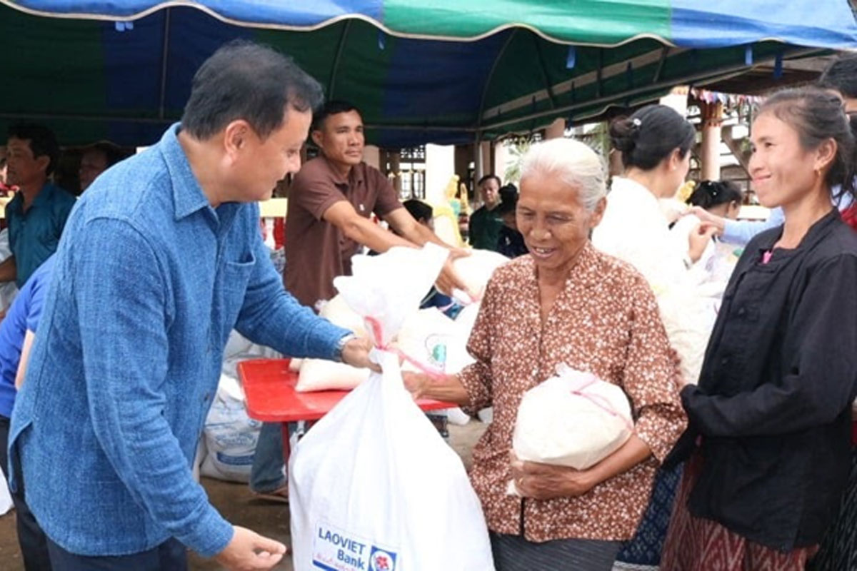 ໄຟໄໝ້ເຮືອນ 9 ຫຼັງຢູ່ບ້ານດົງຫວາຍ ເສຍຫາຍ 1 ຕື້ 182 ລ້ານກີບ