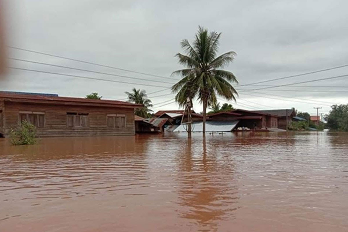 ລາວໄດ້ຮັບການຊ່ວຍເຫຼືອເຂົ້າສານ 1.000 ໂຕນຈາກ ຫວຽດນາມ ເພື່ອໄປຊ່ວຍເຫຼືອຜູ້ປະສົບໄພນໍ້າຖ້ວມຢູ່ແຂວງສະຫວັນນະເຂດ