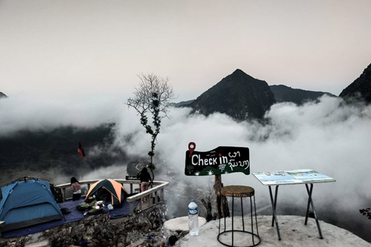 ຊົມທະເລໝອກ, ສໍາພັດກັບອາກາດໜາວ ແລະ ເບີ່ງຕາເວັນຂຶ້ນ ແລະ ຕົກ ທີ່ຜາຊົມນາງ-ໜອງຂຽວ ຢູ່ ເມືອງງອຍໃນຍຸກລາວທ່ຽວລາວ