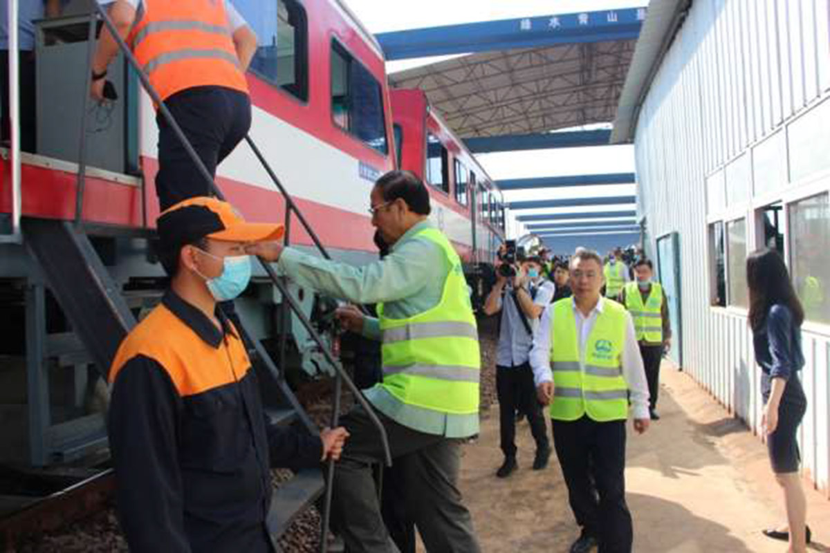 ສສຊ ລົງຢ້ຽມຢາມໂຄງການກໍ່ສ້າງເສັ້ນທາງລົດໄຟລາວ-ຈີນ