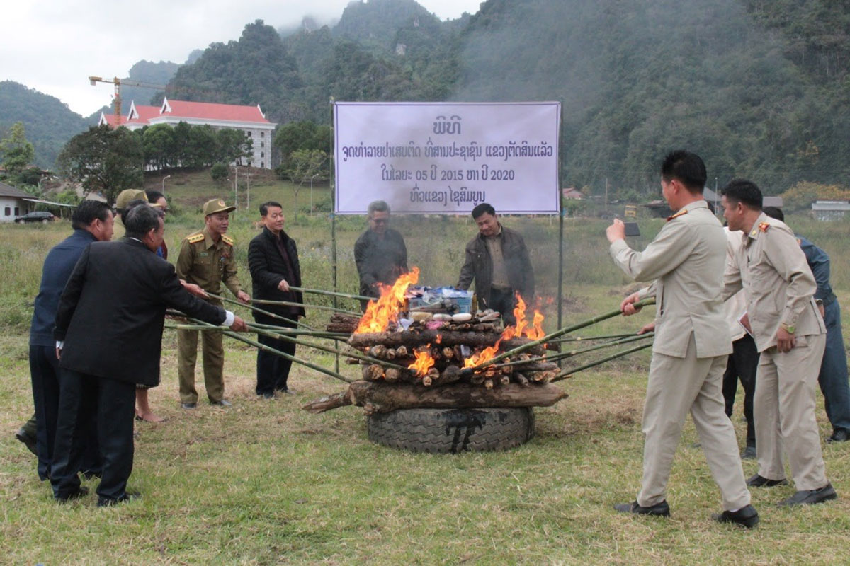 ໄຊສົມບູນ ທຳລາຍຢາບ້າ 20.373 ເມັດ ແລະ ສານເສບຕິດ ອື່ນໆ