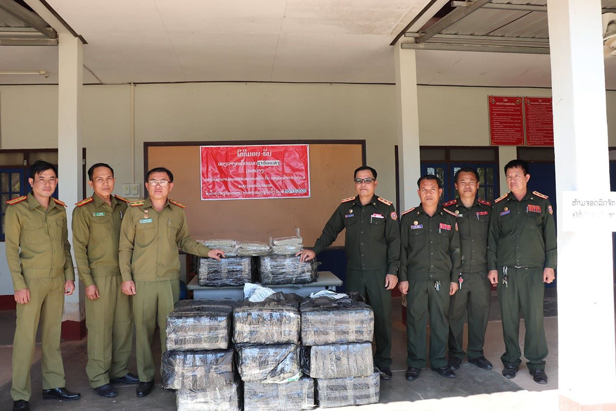 ທະຫານແຂວງສະຫວັນນະເຂດກວດພົບຄັນຊາອັດແທ່ງໜັກເກືອບເຄິ່ງໂຕນ