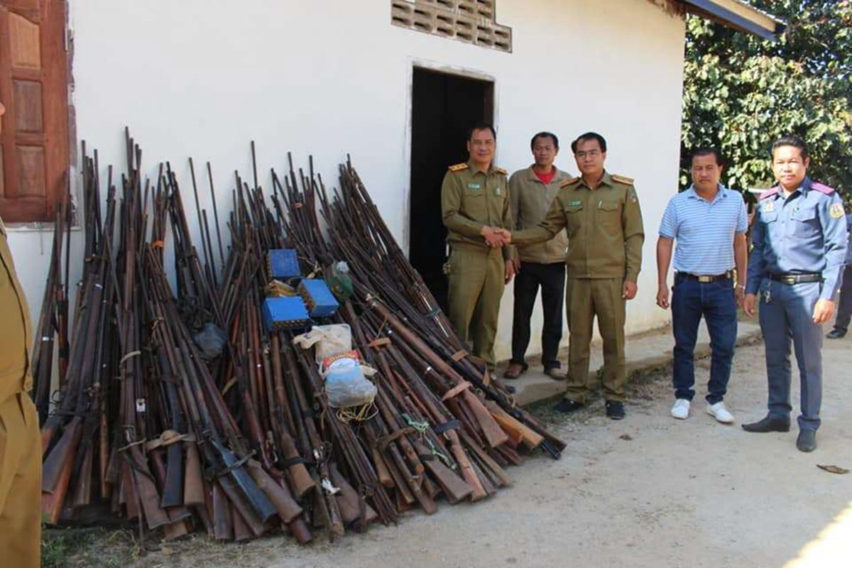 ປກສ ເມືອງວິລະບູລີ ຢຶດອາວຸດລ່າສັດປ່າ ແລະ ໝໍ້ຊ໋ອດສັດນໍ້າທີ່ຜິດກົດໝາຍ