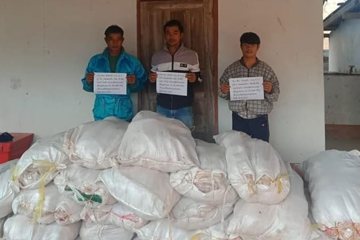 ເມືອງ ຕົ້ນເຜິ້ງ ຢຶດສິນຄ້າທີ່ນໍາເຂົ້າບໍ່ຖືກຕ້ອງຕາມລະບຽບກົດໝາຍຈາກປະເທດໄທ