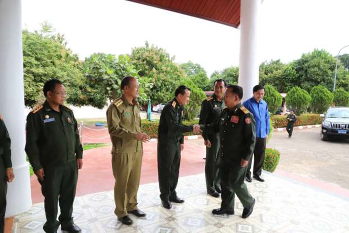 ລັດຖະມົນຕີ ກະຊວງປ້ອງກັນ ປະເທດ ເນັ້ນໃຫ້ກຳລັງປກຊ-ປກສ ແຂວງອັດຕະປື ເອົາໃຈໃສ່ວຽກງານປ້ອງ ກັນຄວາມສະຫງົບ