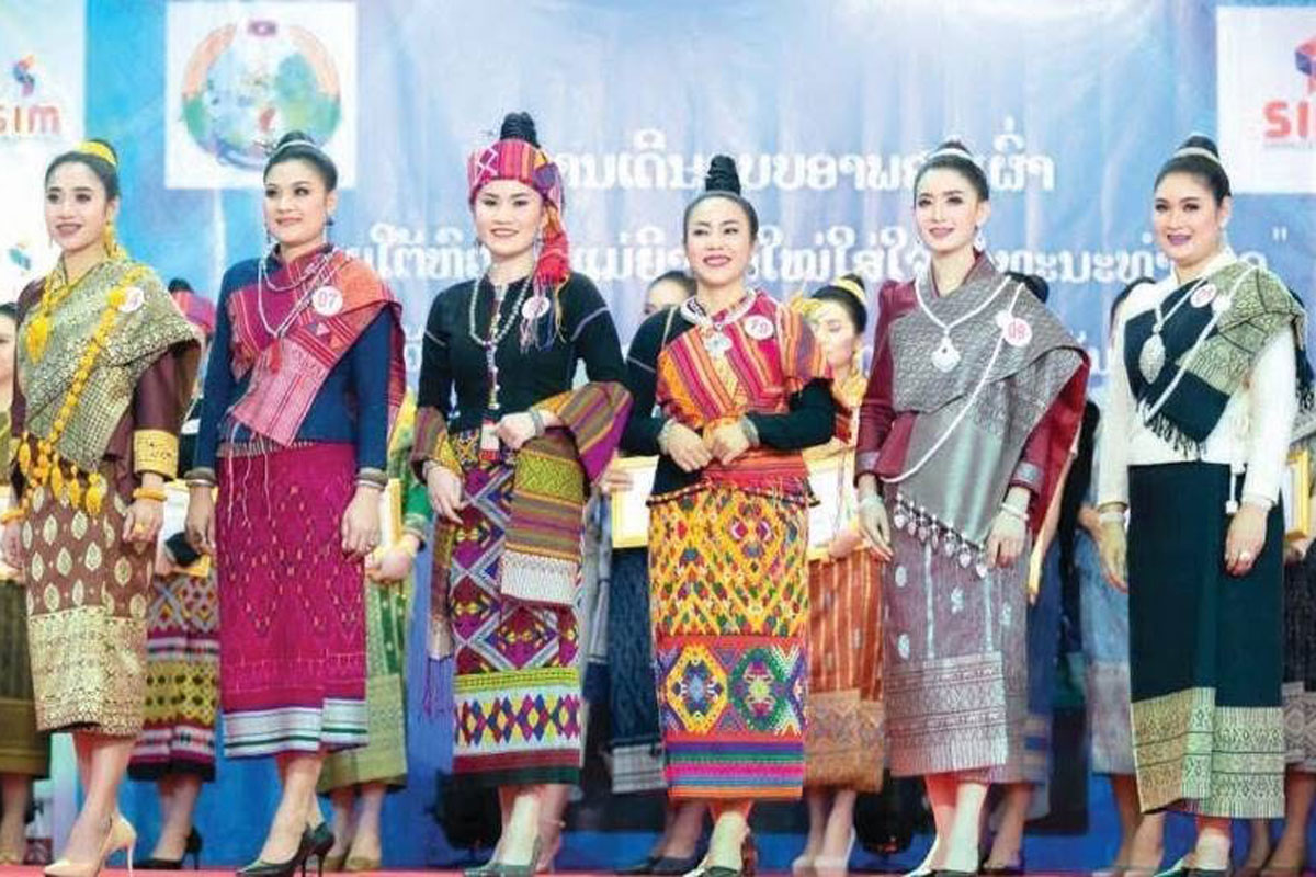 ງານເດີນແບບອາພອນເຜົ່າເພື່ອຕ້ອນຮັບວັນແມ່ຍິງສາກົນ ຄົບຮອບ 111 ປີ