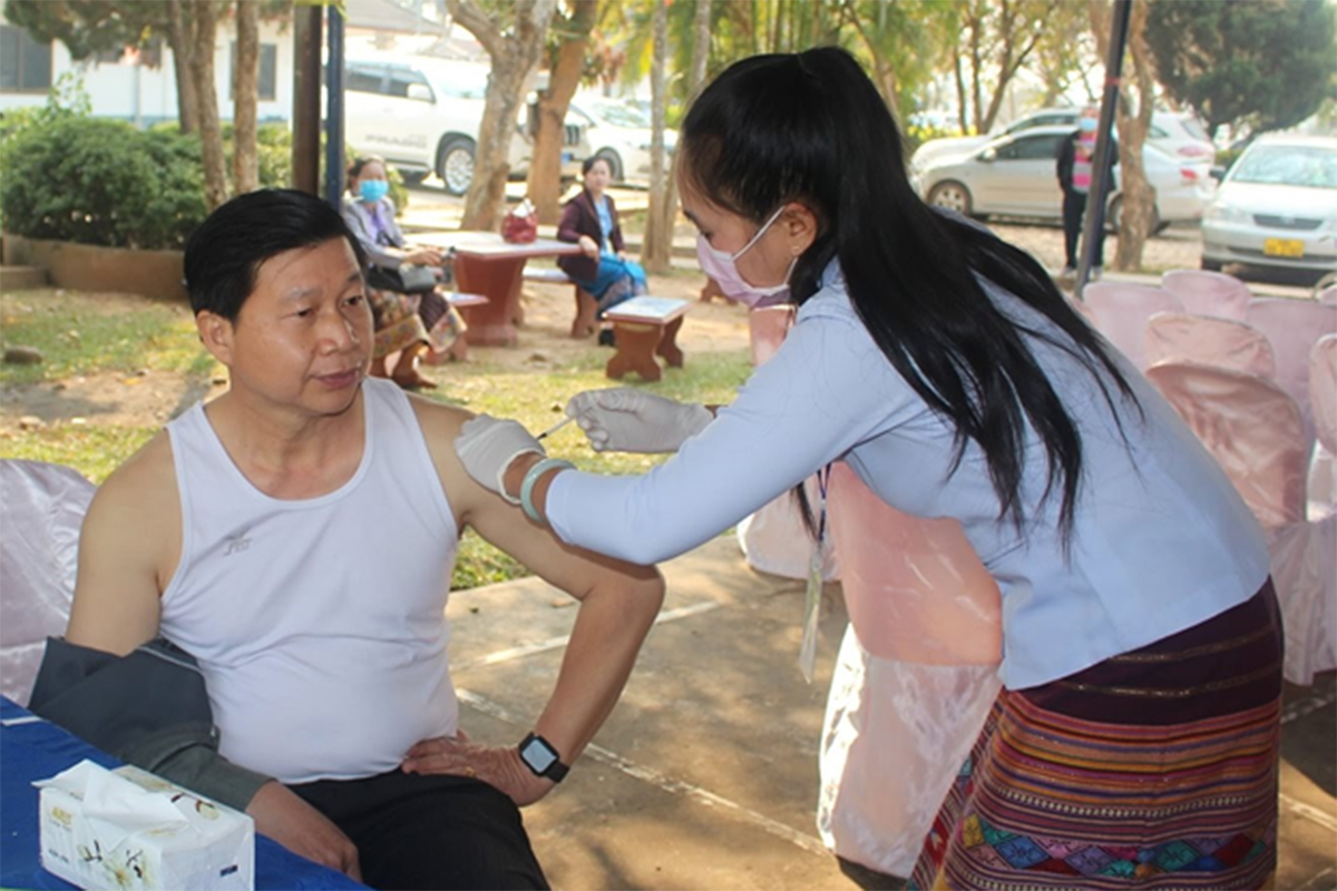 ກຸ່ມທີ່ມີຄວາມສ່ຽງສູງຈາກພະຍາດໂຄວິດ-19 ແຂວງຫຼວງນໍ້າທາໄດ້ສັກຢາວັກຊີນປ້ອງກັນພະຍາດດັ່ງກ່າວແລ້ວ