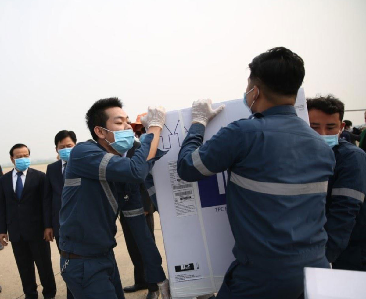 ວັກຊີນປ້ອງກັນພະຍາດໂຄວິດ-19 ຮອບທໍາອິດ ຈໍານວນ 132.000 ໂດສ ທີ່ໄດ້ຈາກໂຄງການ COVAX ມາຮອດລາວແລ້ວມື້ເຊົ້ານີ້