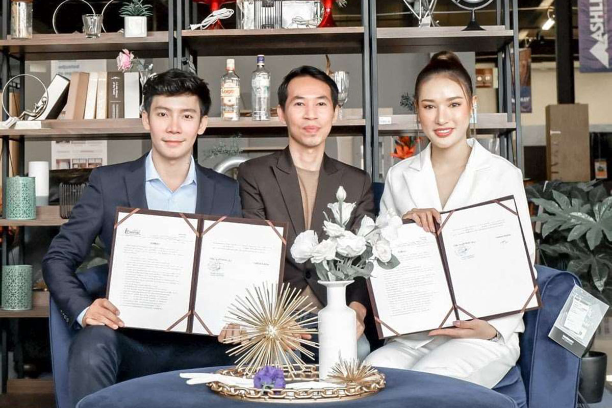 ນາງງາມລາວ ແລະ ຊາຍແບບລາວ ໄດ້ຮັບເລືອກເປັນ ພຣີເຊັນເຕີ້ ຂອງ ໄອ-ເຟີນີເຈີ້ ລາວ