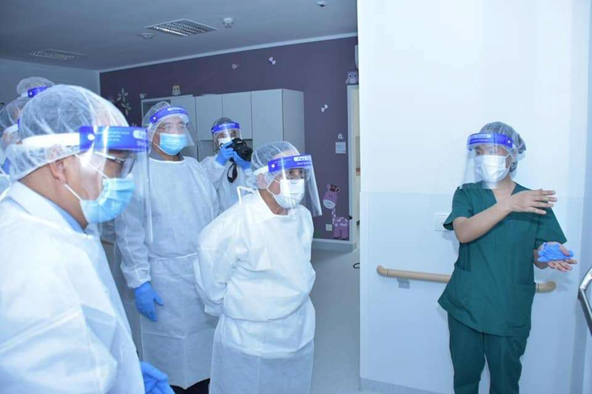 ນາຍົກລັດຖະມົນຕີ ລົງຊີ້ນຳວຽກງານຕ້ານພະຍາດໂຄວິດ-19 ພ້ອມທັງໃຫ້ກໍາລັງໃຈແພດໝໍ