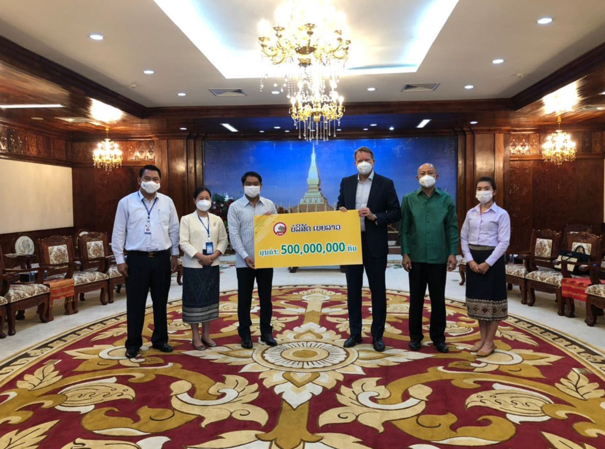 ບໍລິສັດເບຍລາວ ມອບເງິນຊ່ວຍຕ້ານການລະບາດພະຍາດໂຄວິດ-19 ໃຫ້ແກ່ນະຄອນຫຼວງວຽງຈັນ