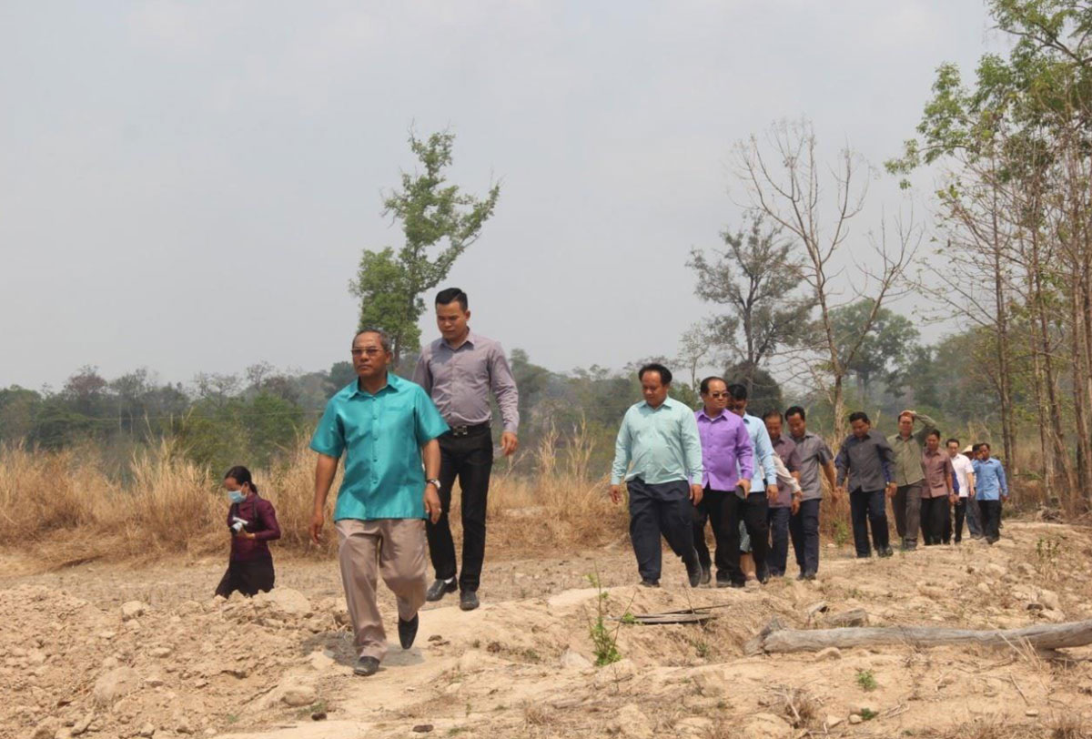 ເຈົ້າແຂວງອັດຕະປື ເນັ້ນໃຫ້ອໍານາດການປົກຄອງເມືອງພູວົງເອົາໃຈໃສ່ຊຸກຍູ້ສົ່ງເສີມການຜະລິດກະສິກຳໃຫ້ກາຍເປັນສິນຄ້າ