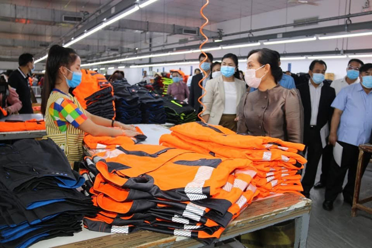 ລັດຖະມົນຕີ ກະຊວງ ແຮງງານ ແລະ ສະຫວັດດີການສັງຄົມ ລົງຢ້ຽມຢາມ ບັນດາໂຮງຈັກໂຮງງານ ທີ່ນະຄອນຫຼວງວຽງຈັນ