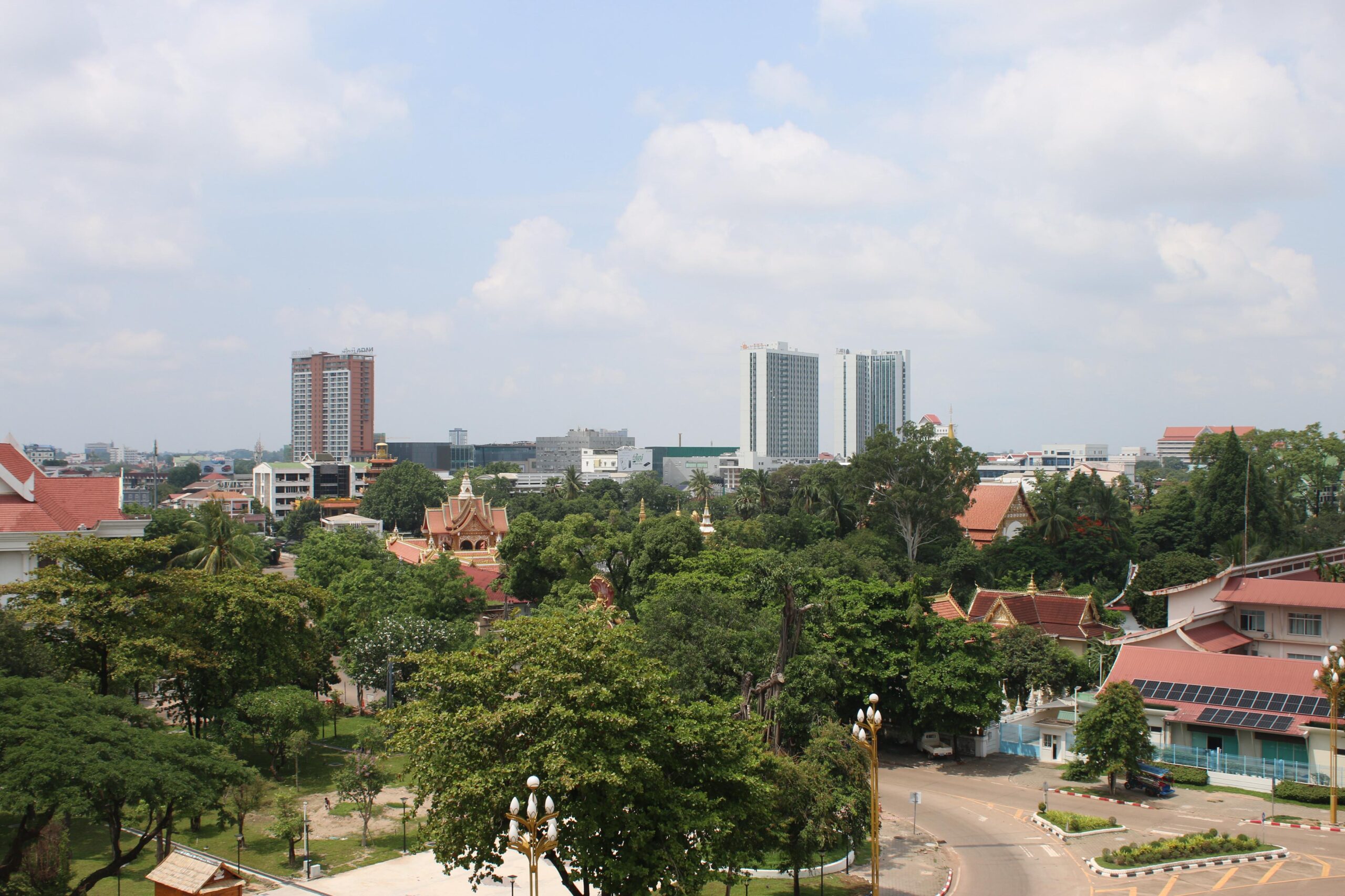 ອັດຕາເງິນເຟີ້ລາວ ຊະລໍຕົວ, ແຕ່ຄ່າ ຄອງຊີບຍັງສູງ ຈາກແຮງກົດດັນຂອງລາຄາ ໄຟຟ້າ-ນໍ້າມັນເຊື້ອໄຟ
