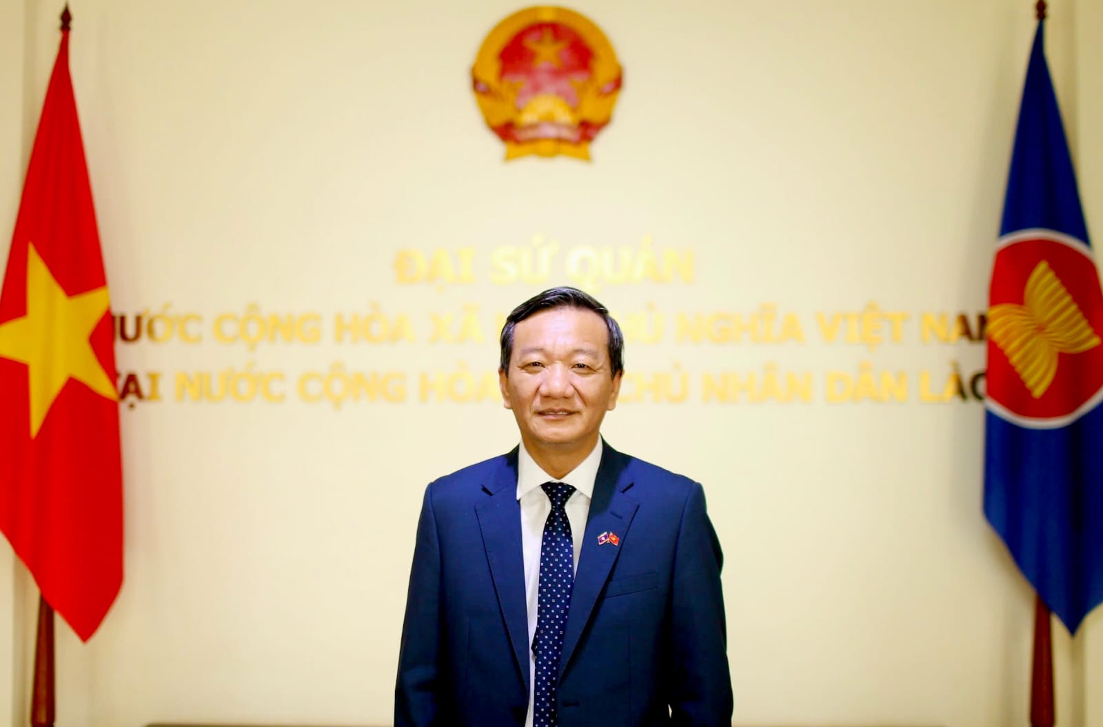ບົດ​ກ່າວ​ຄຳ​ເຫັນ​ຂອງ​ ສະຫາຍ ຫງວຽນ​ມິງ​ເຕີມ​, ເອກ​ອັກ​ຄະ​ລັດ​ຖະ​ທູດ ວິ​ສາ​ມັນ ຜູ້​ມີ​ອຳ​ນາດ​ເຕັມ ແຫ່ງ ສສ ຫວຽດ​ນາມ ປະ​ຈຳ ສປປ ລາວ ເນື່ອງ​ໃນ​ໂອ​ກາດ​ສະ​ເຫຼີມ​ສະ​ຫຼອງ​ວັນ​ສະ​ຖາ​ປະ​ນາ ສສ ​ຫວຽດ​ນາມ ຄົບ​ຮອບ 80 ປີ