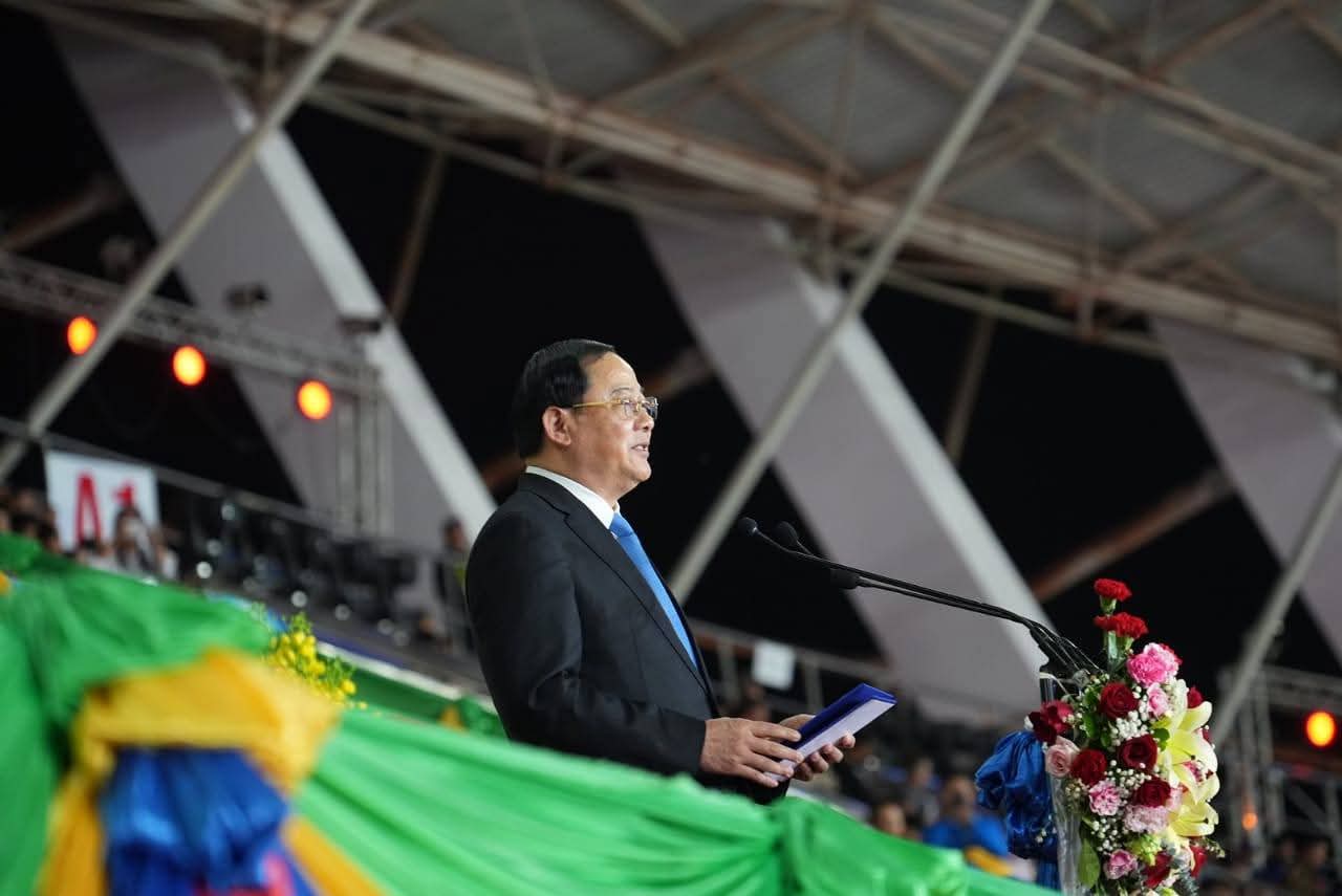 ປິດສາກຢ່າງຍິ່ງໃຫຍ່! ງານມະຫະກຳກິລາແຫ່ງຊາດ ຄັ້ງທີ XII, ເຈົ້າພາບ ແຊ້ມຫຼຽນຄຳ