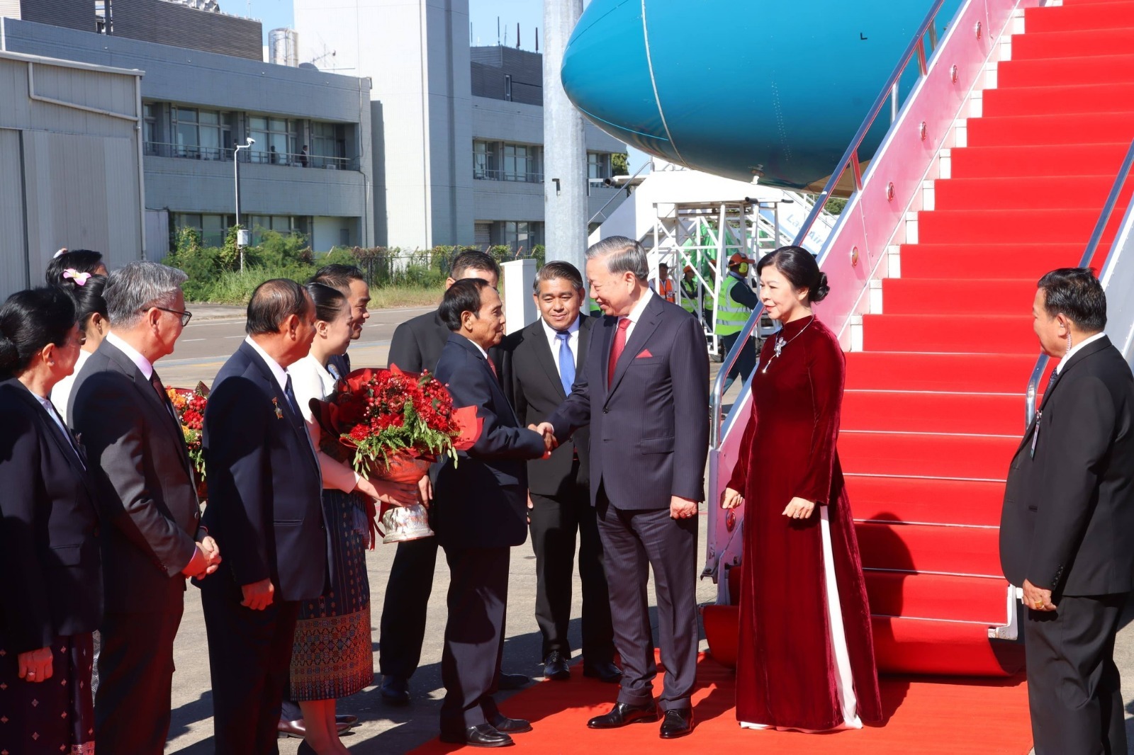 ເລຂາທິການໃຫຍ່ ຄະນະບໍລິຫານງານສູນກາງພັກກອມມູນິດຫວຽດນາມ ເດີນທາງເຖິງນະຄອນ ຫຼວງວຽງຈັນ