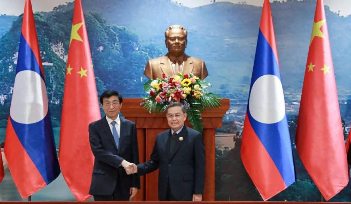 ປະທານສະພາແຫ່ງຊາດລາວ ພົບປະປະທານສະພາທີ່ປຶກສາການ ເມືອງທົ່ວປະເທດ ຈີນ