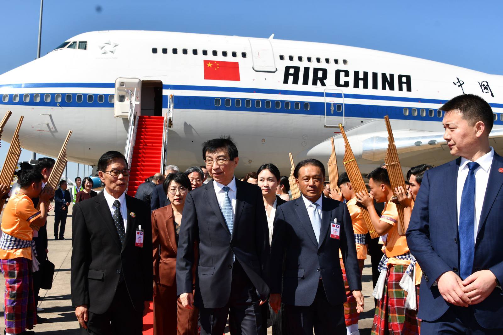 ຄະນະຜູ້ແທນຂັ້ນສູງຂອງພັກ-ລັດ ແຫ່ງ ສປ ຈີນ ໄດ້ເດີນທາງມາຮອດ ປະເທດລາວແລ້ວ