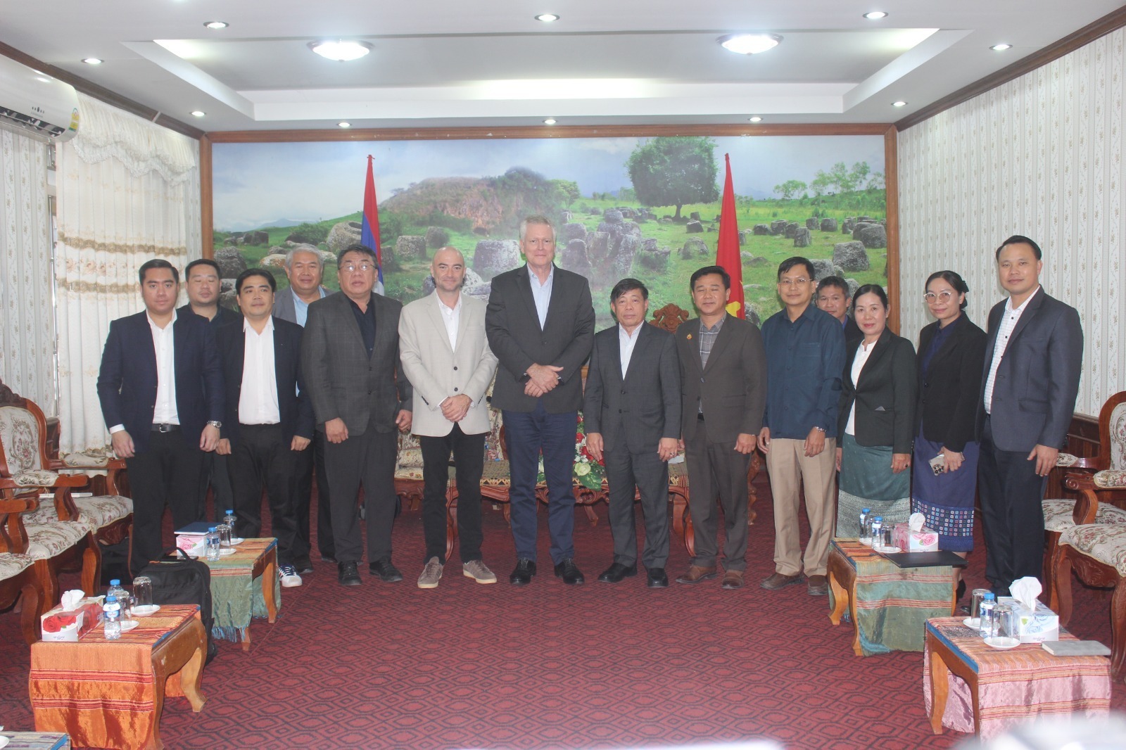 ອົງການລັກເດບ ພົບປະການນຳແຂວງຊຽງຂວາງ