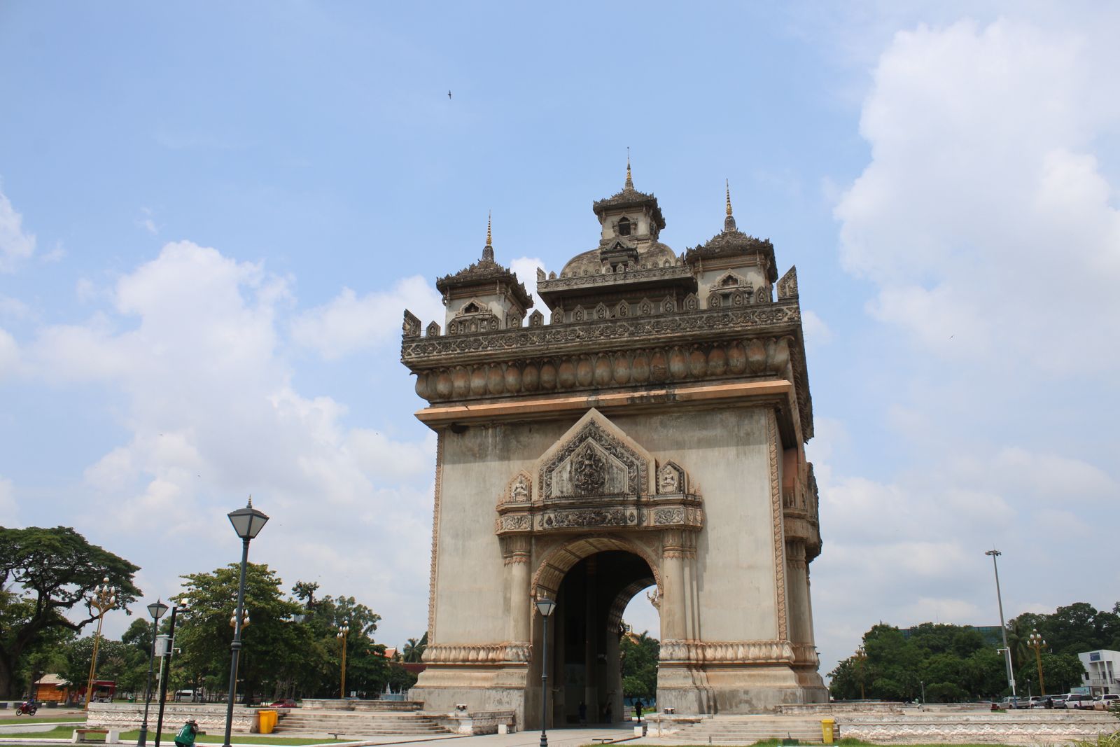 ເສດຖະກິດ ສປປ ລາວ ຟື້ນຕົວຕໍ່ເນື່ອງ