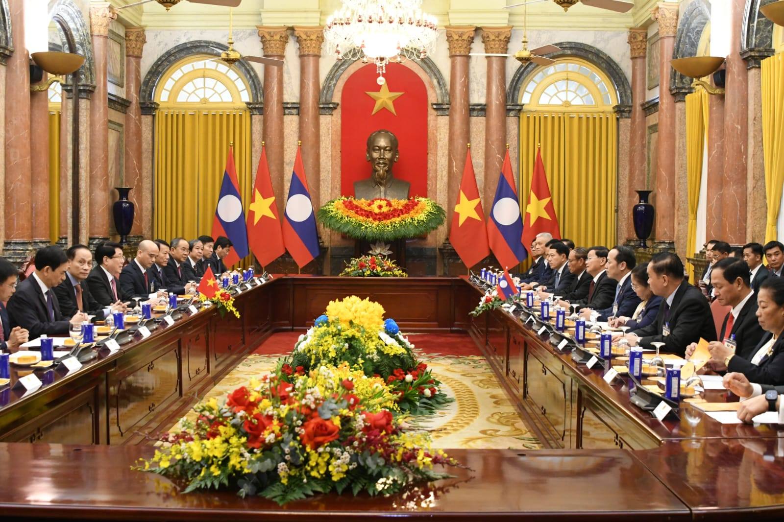 ປະທານປະເທດ ລາວ ແລະ ຫວຽດນາມ ພົບປະສອງຝ່າຍ