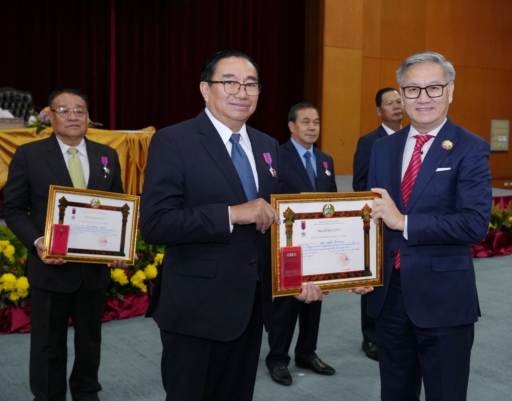 ປະດັບຫຼຽນໄຊແຮງງານ, ຫຼຽນກາ ແລະ ໃບຍ້ອງຍໍ ໃຫ້ບຸກຄົນດີເດັ່ນກ່ຽວກັບວຽກງານຊາຍແດນ ລາວ-ຫວຽດນາມ ແລະ ລາວ-ມຽນມາ