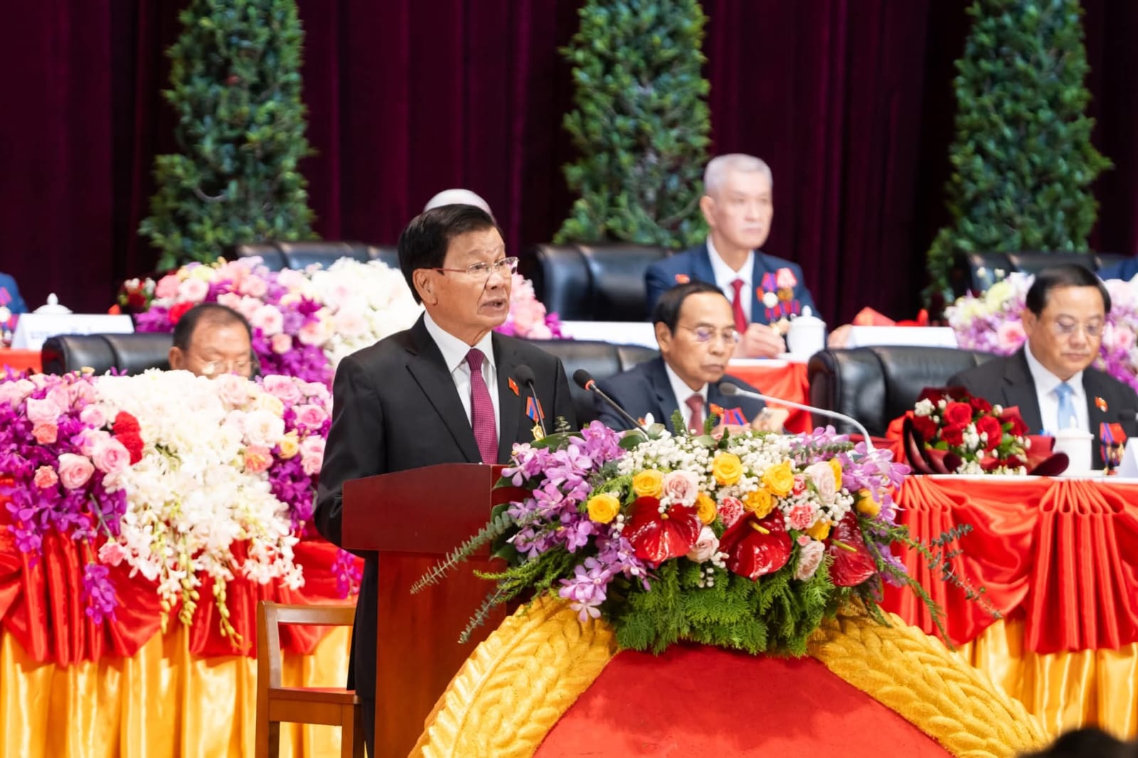 ປະເທດເຮົາ, ເຖິງຈະມີກາລະໂອກາດທີ່ເອື້ອອຳນວຍໃນຫຼາຍດ້ານ,ແຕ່ກໍ່ຍັງຈະສືບຕໍ່ປະເຊີນໜ້າກັບຄວາມຫຍຸ້ງຍາກ ແລະ ສິ່ງທ້າທາຍຫຼາຍປະການ