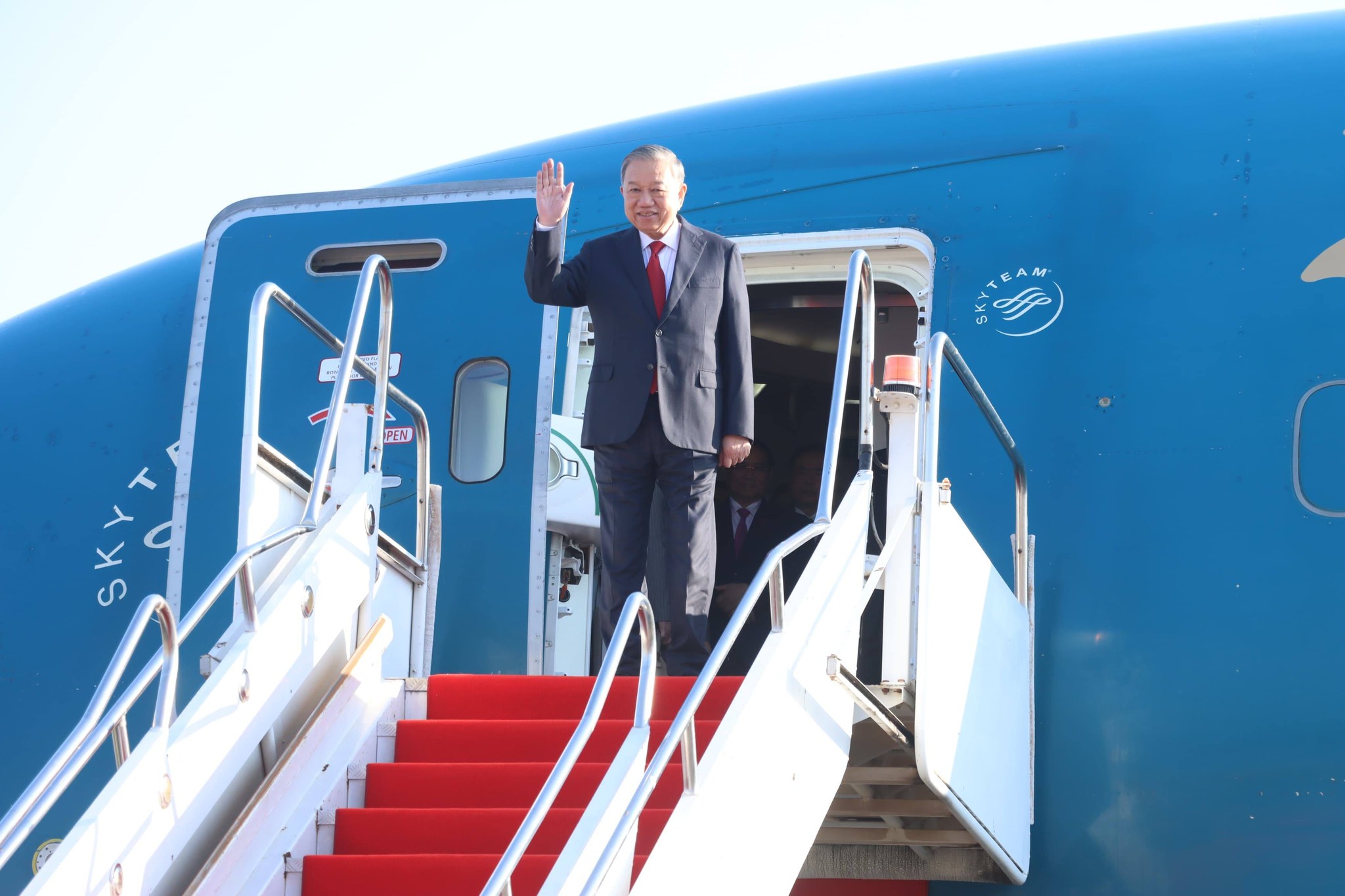 ເລຂາທິການໃຫຍ່ພັກກອມມູນິດຫວຽດນາມເດີນທາງເຖິງນະຄອນຫຼວງວຽງຈັນແລ້ວ