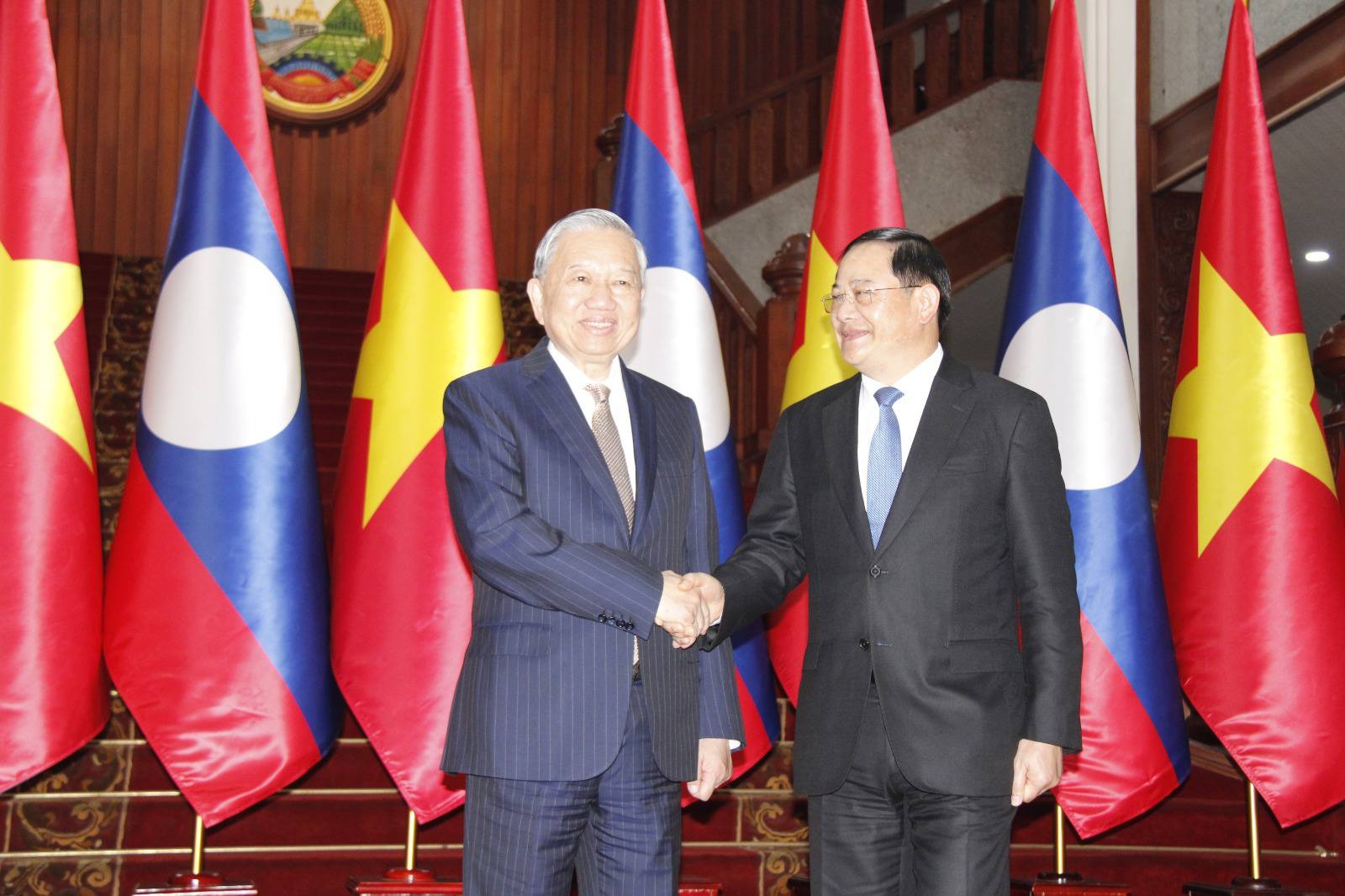 ນາຍົກລັດຖະມົນຕີ ສປປ ລາວ ພົບປະກັບ​ເລຂາທິການໃຫຍ່ພັກກອມມູນິດຫວຽດນາມ