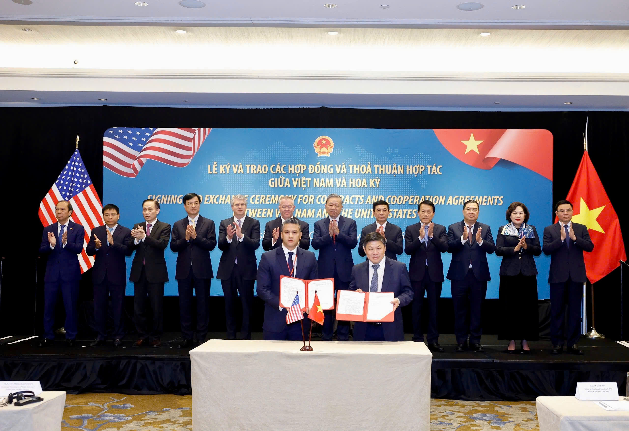 Vietjet ປະກາດການລົງນາມໃນສັນຍາມູນຄ່າຫຼາຍຕື້ ໂດລາ ໂດຍມີຜູ້ນໍາລະດັບສູງຂອງ ຫວຽດນາມ ແລະ ສະຫະລັດ ອາເມລິກາ ເຂົ້າຮ່ວມເປັນສັກຂີພະຍານ