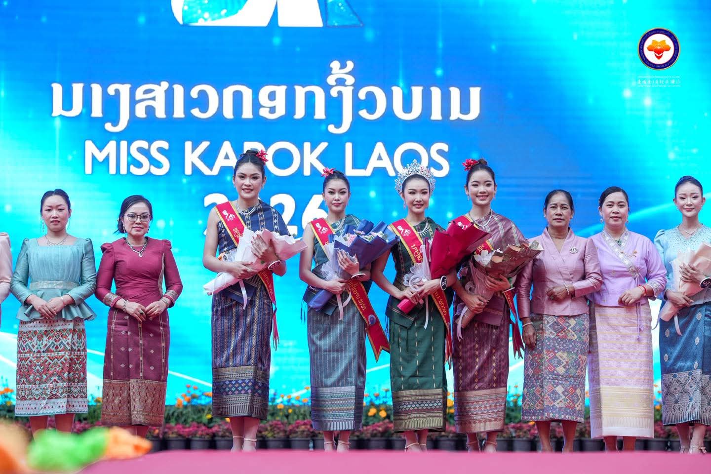 ນາງ ນິດນະພາ ພົມ ມະຈັກ ຈາກເມືອງຕົ້ນເຜິ້ງ ໄດ້ຄວ້າມົງກຸດ ນາງສາວ ດອກງິ້ວບານ