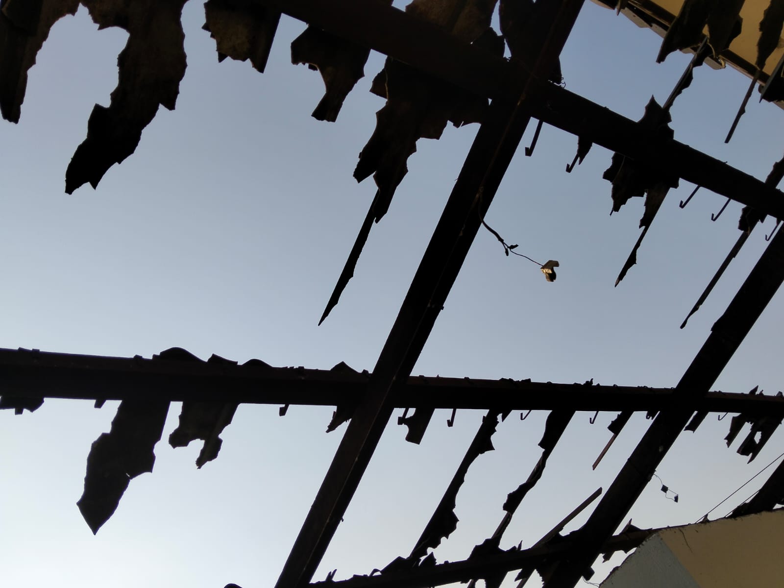 ໝາກ​ເ​ຫັບຕົກ ທຳ​ລາຍ​ເຮືອນ ແລະ ພາ​ຫະ​ນະ ຢ່າງຫຼວງຫຼາຍ ຢູ່ ເມືອງ​ສີ​ໂຄດ​ຕະ​ບອງ