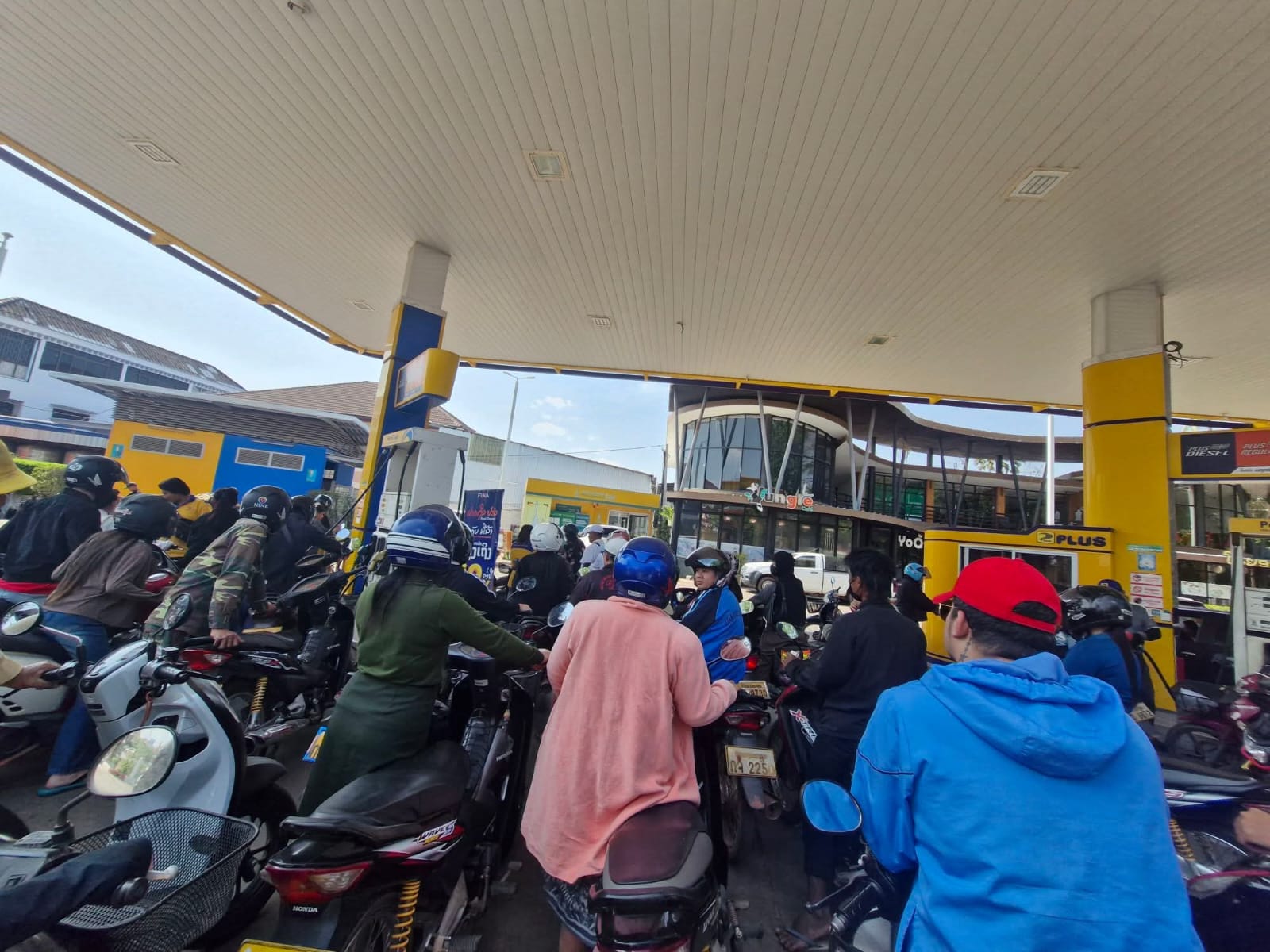 ສັບປ່ຽນໝູນວຽນພະນັກງານມາປະຈຳການແມ່ນມາດຕະການໜຶ່ງຂອງລັດຖະບານເພື່ອຫຼຸດຜ່ອນພາລະການນໍາໃຊ້ນໍ້າມັນ